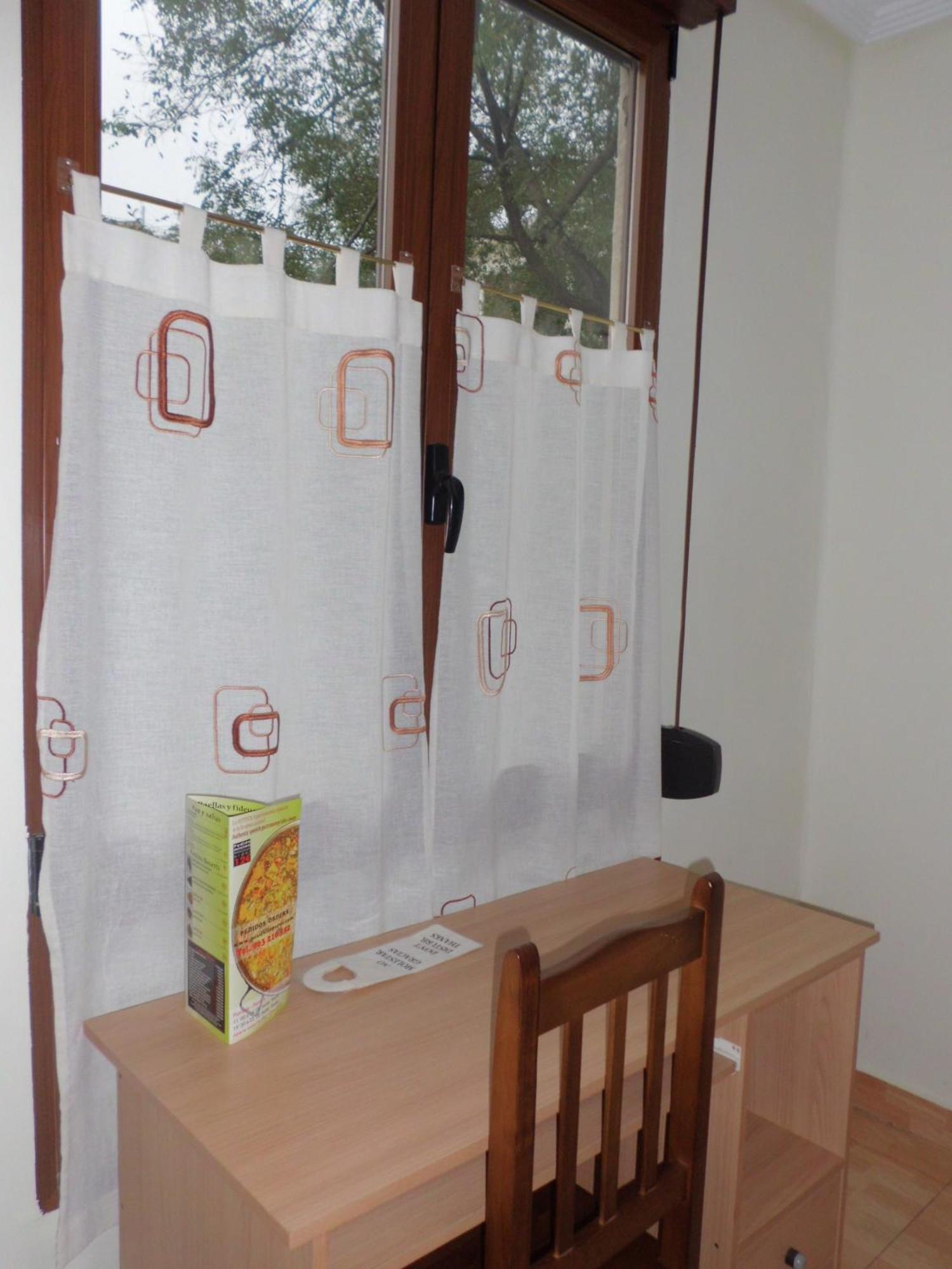 Hostal Abastos Валенсия Екстериор снимка