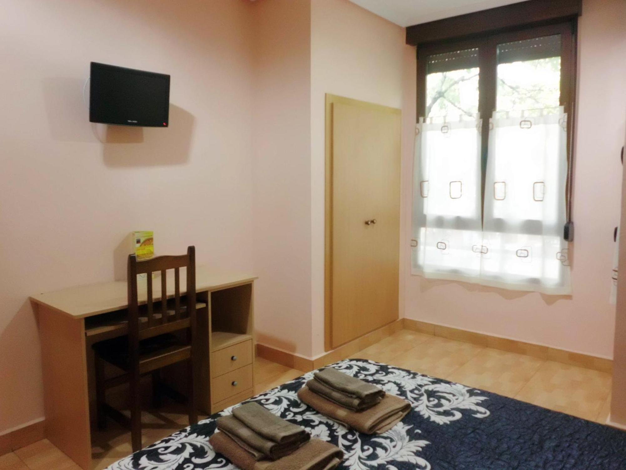 Hostal Abastos Валенсия Екстериор снимка