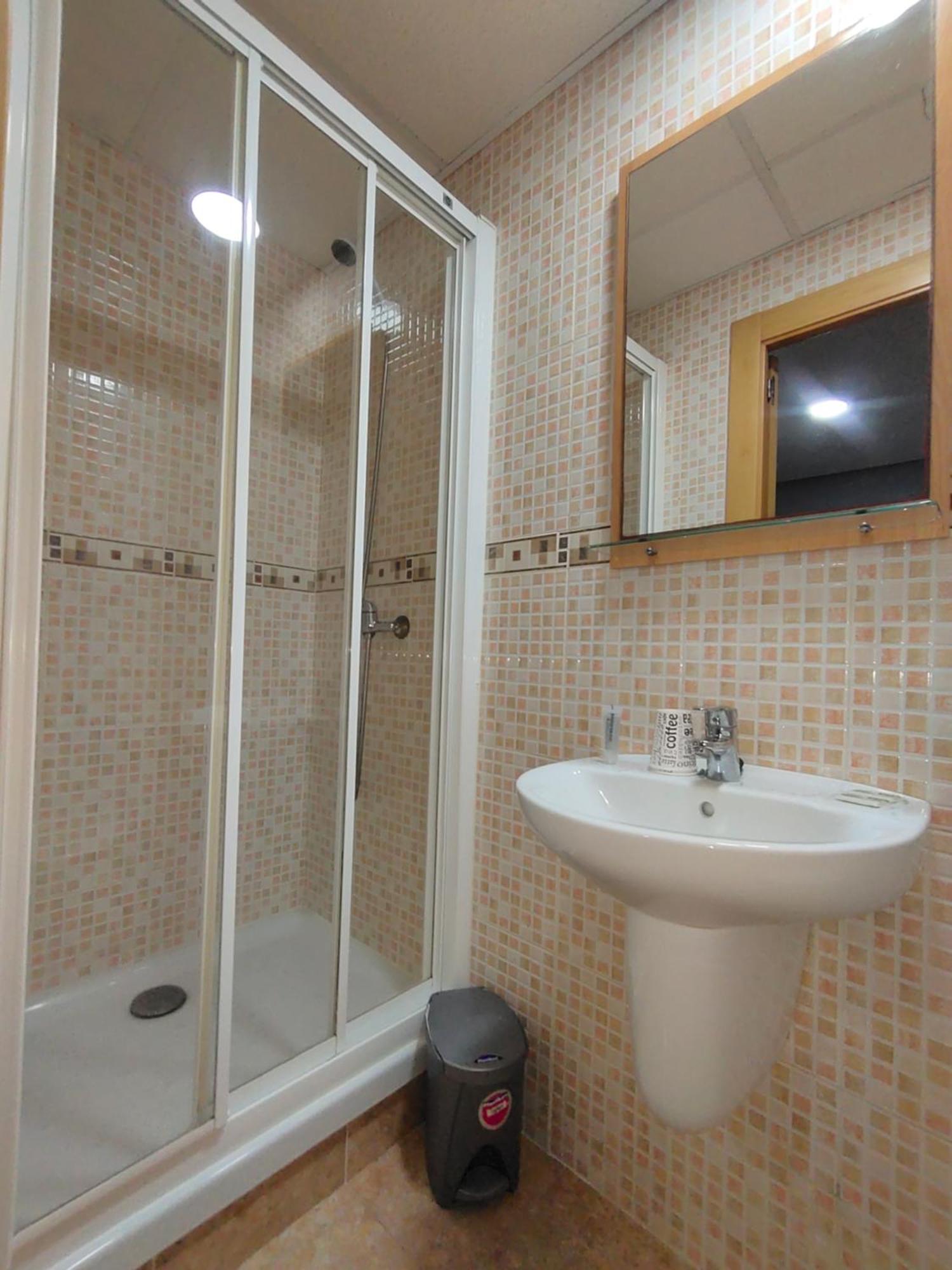 Hostal Abastos Валенсия Екстериор снимка