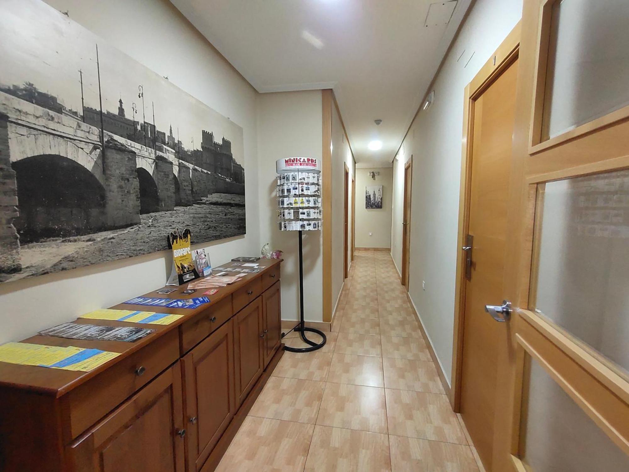 Hostal Abastos Валенсия Екстериор снимка