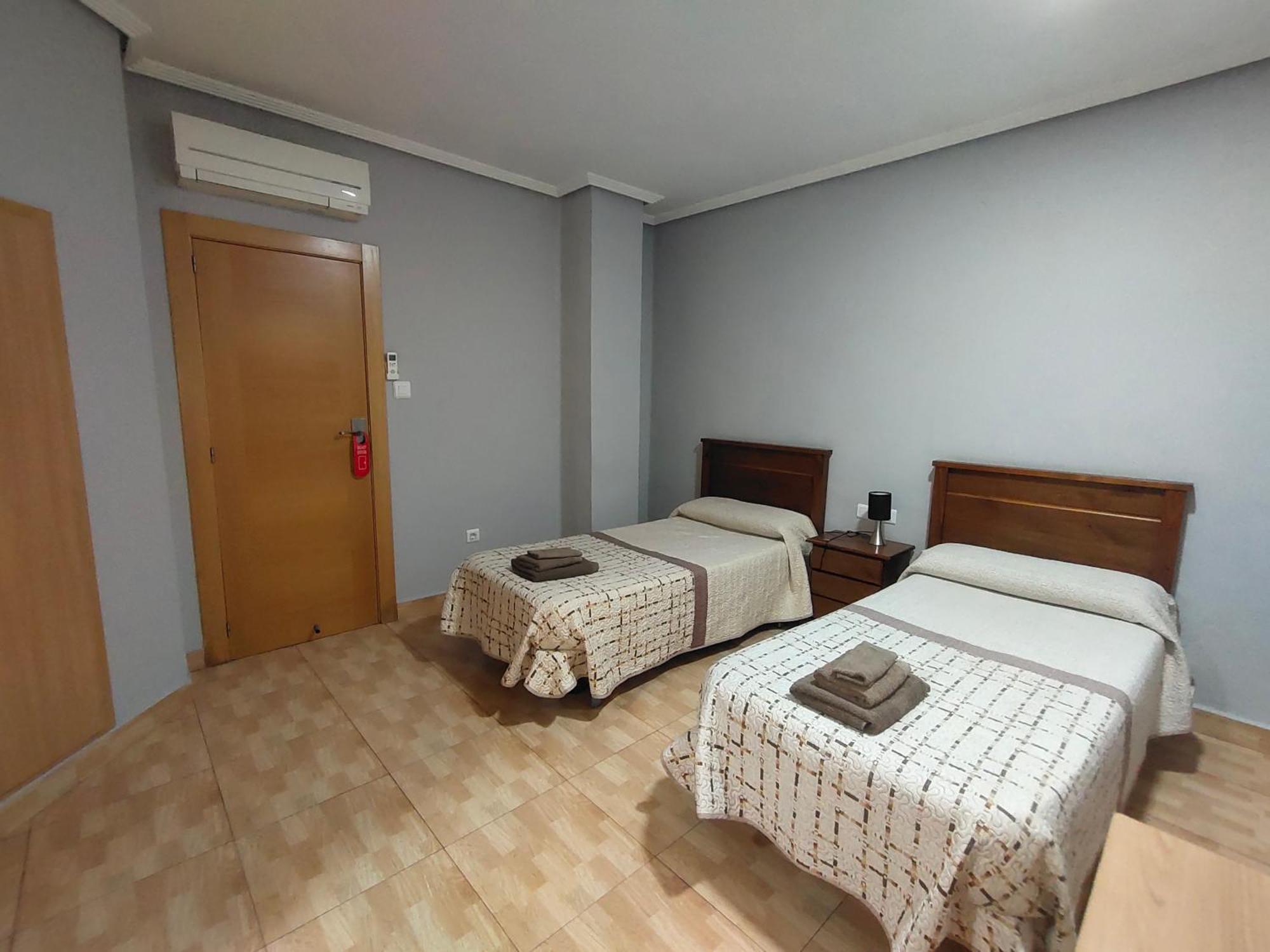Hostal Abastos Валенсия Екстериор снимка