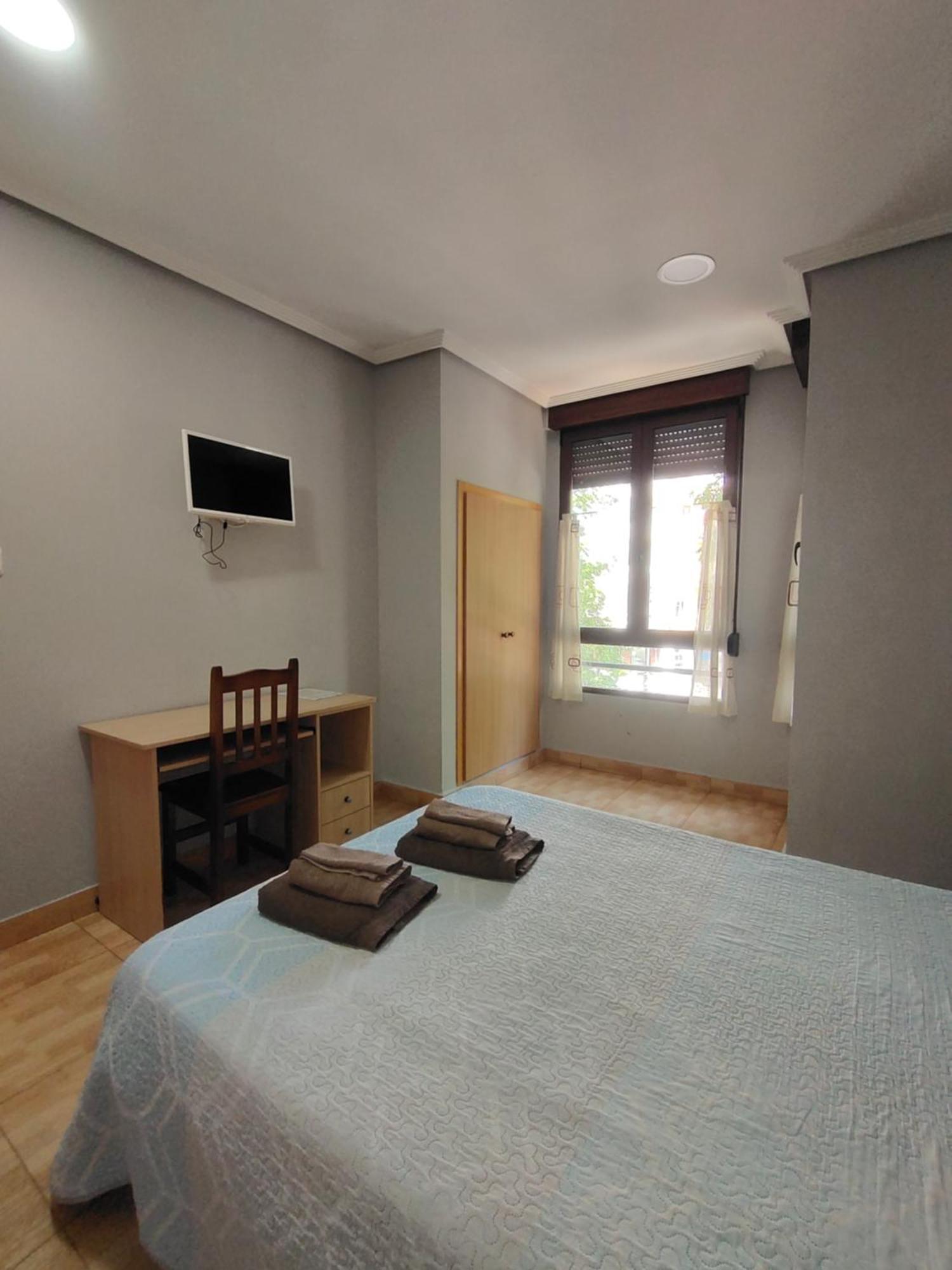 Hostal Abastos Валенсия Екстериор снимка