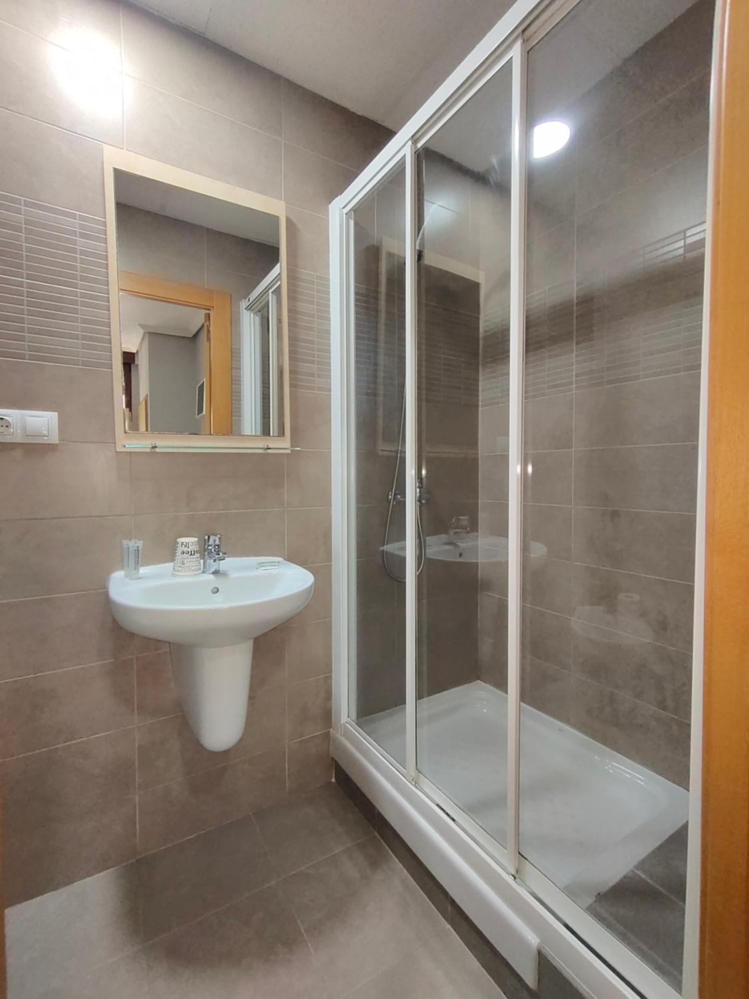 Hostal Abastos Валенсия Екстериор снимка