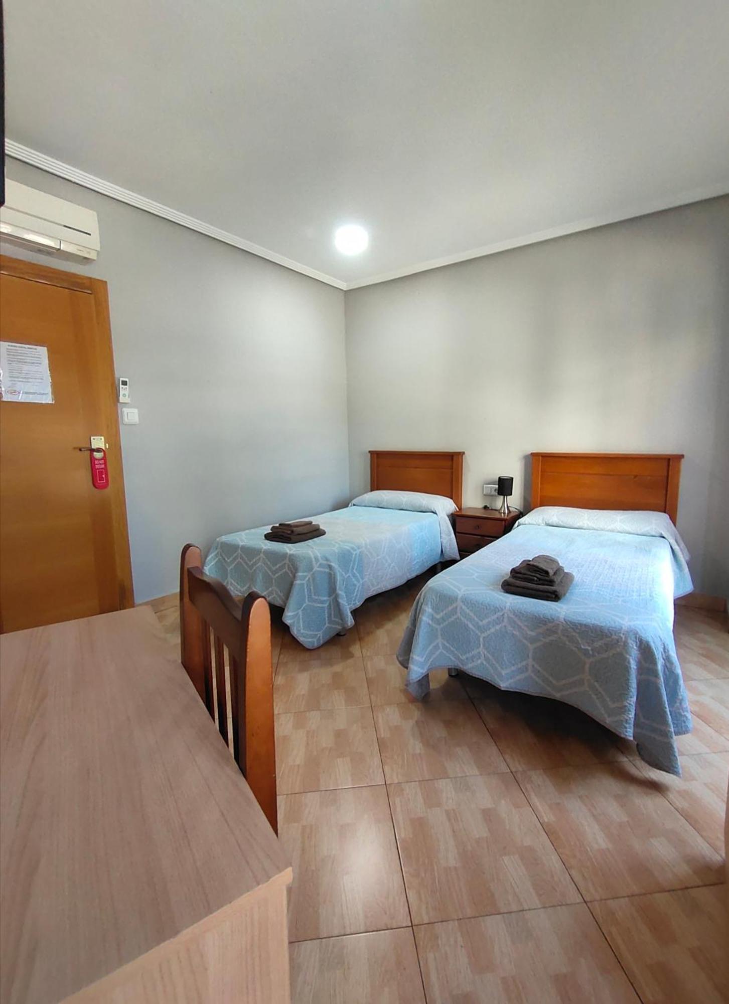Hostal Abastos Валенсия Екстериор снимка