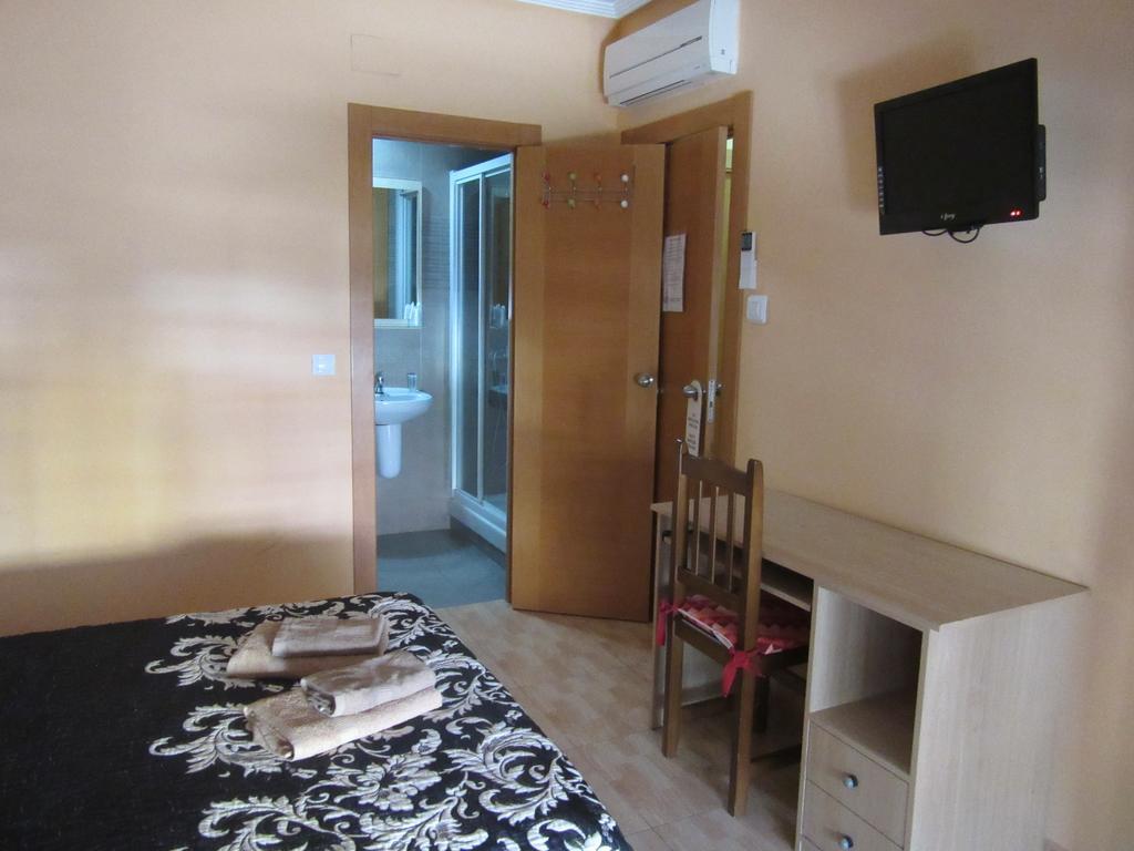 Hostal Abastos Валенсия Екстериор снимка
