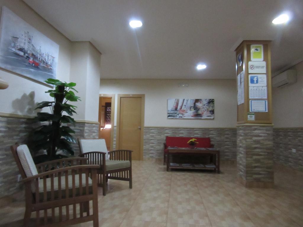 Hostal Abastos Валенсия Екстериор снимка